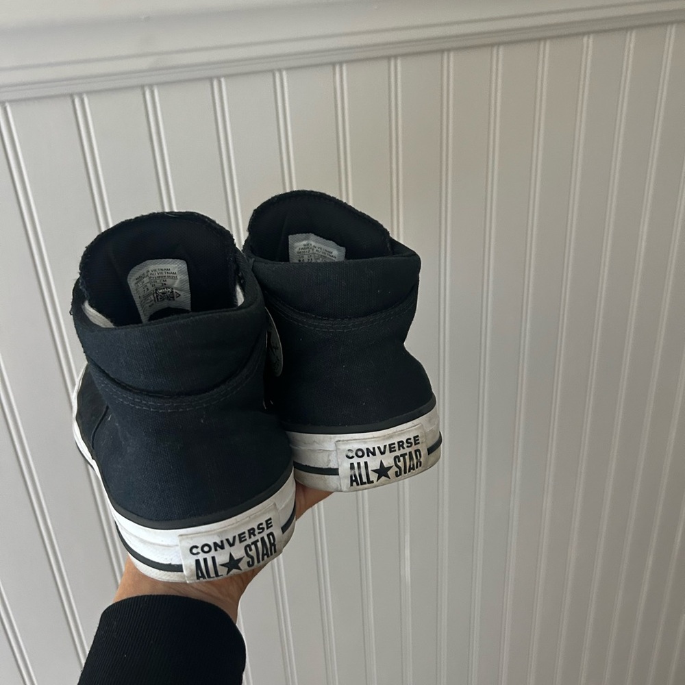 Converse Women’s 9 1/2 Black and White Mid-Top Sneakers - Picture 4 of 8